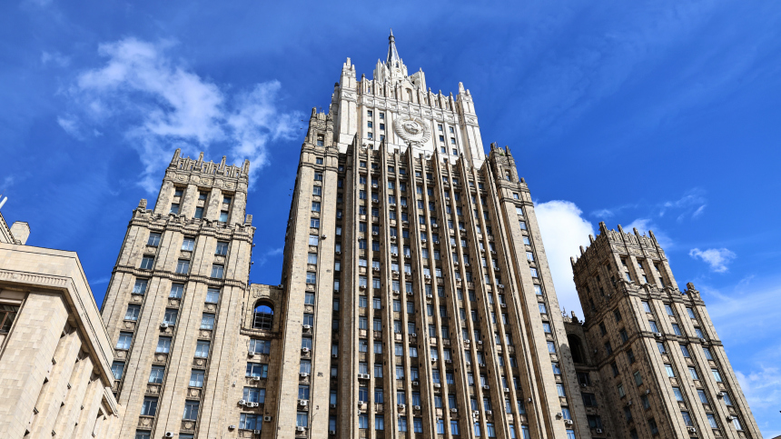 В МИД объяснили, почему для украинцев сохраняется безвизовый въезд в Россию