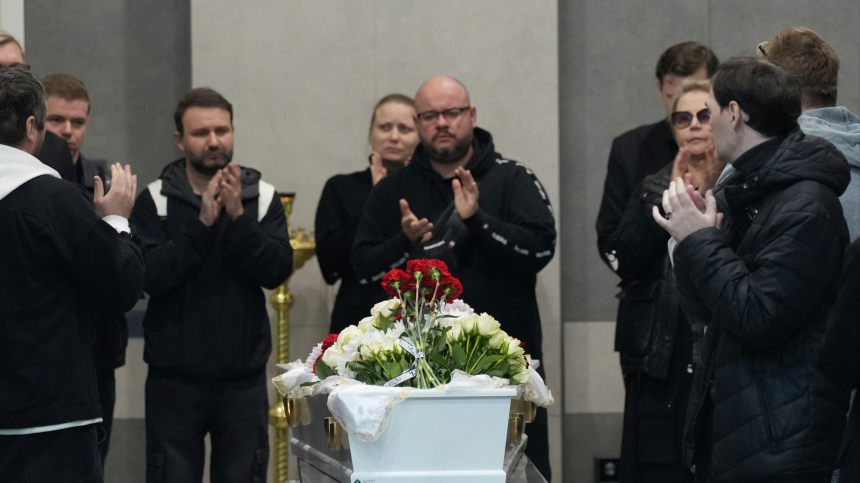Слезы в зале и аплодисменты: в Москве простились с Татьяной Плетневой