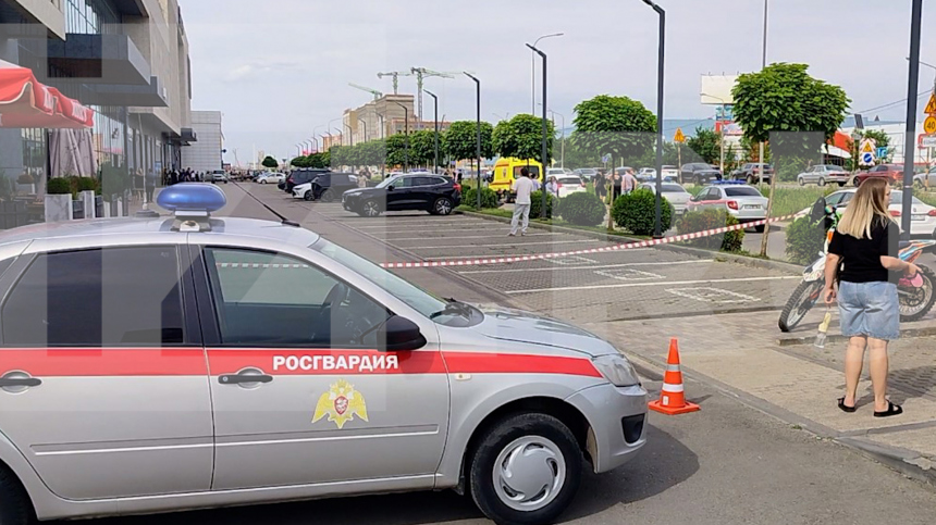 Молодой человек с ножом напал на посетителей ТЦ в Краснодаре: что известно