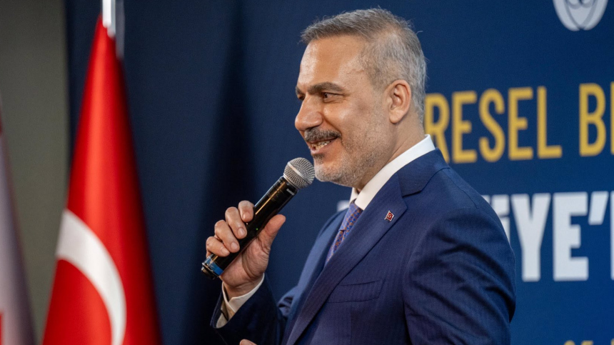 Глава МИД Турции призвал Украину поддержать договоренности России и США