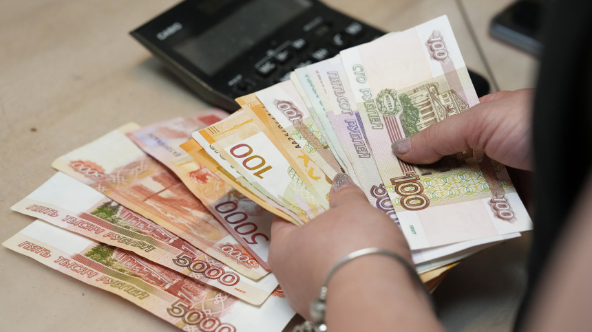 Выплаты на каждого школьника перед 1 сентября предложили ввести в России