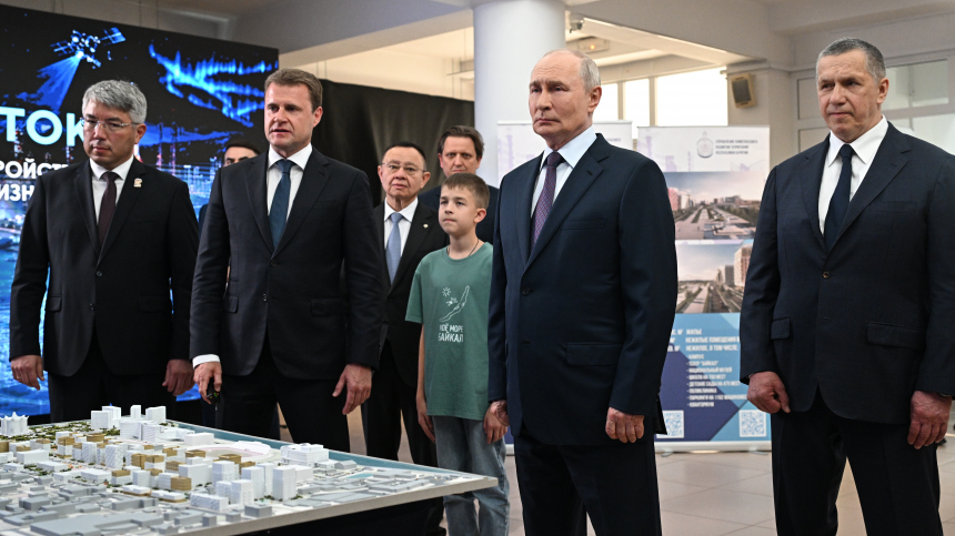 Сдержал слово: Владимир Путин прилетел в Бурятию по приглашению восьмиклассника