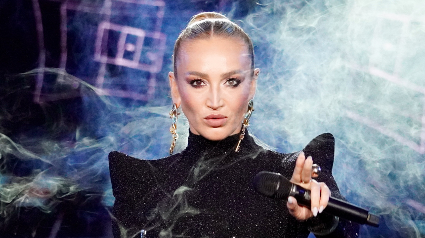 Я не считаю себя легендой: Бузова рассказала, почему ей неловко из-за славы
