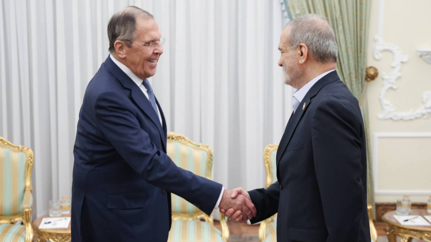 Лавров встретился с президентом Ирана Пезешкианом в Тегеране