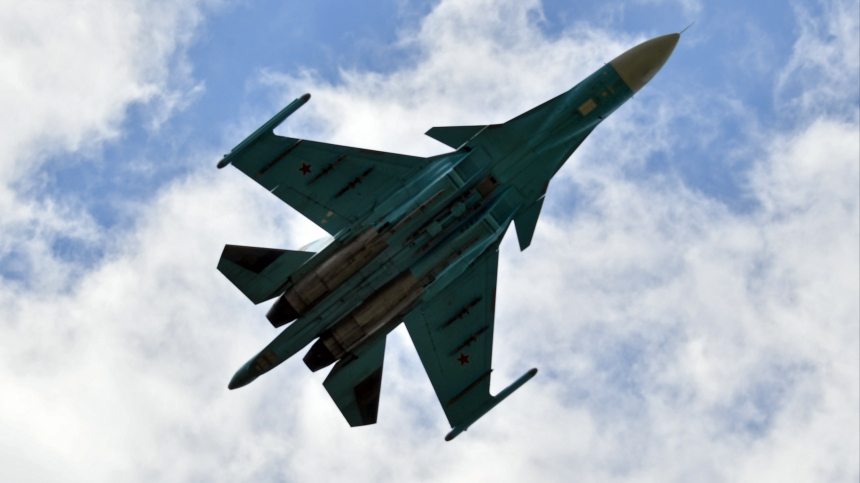 Су-34 ударил авиабомбами по местам запуска дронов ВСУ. Лучшее видео из зоны СВО